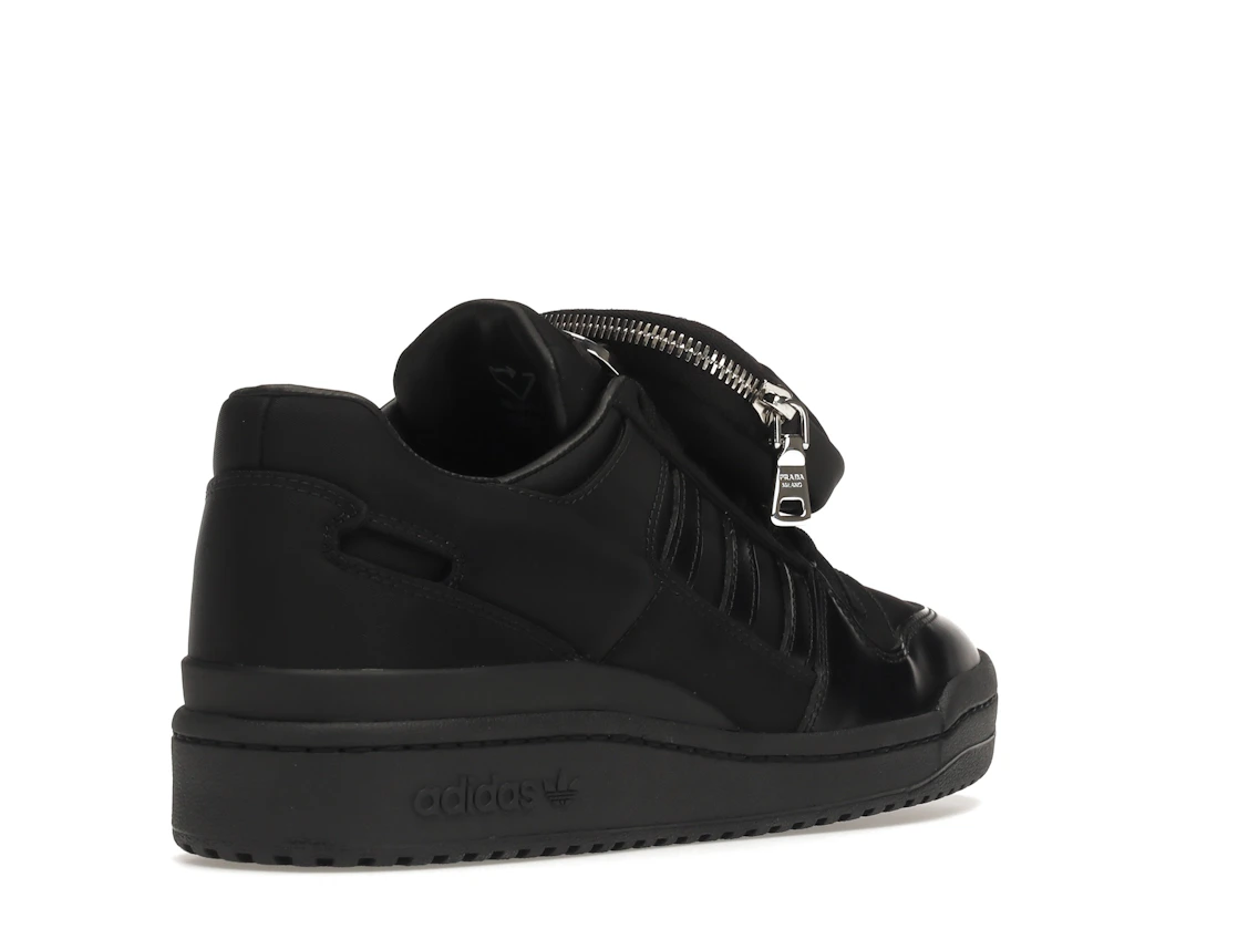 Vue 32 de adidas Forum Low Prada Black