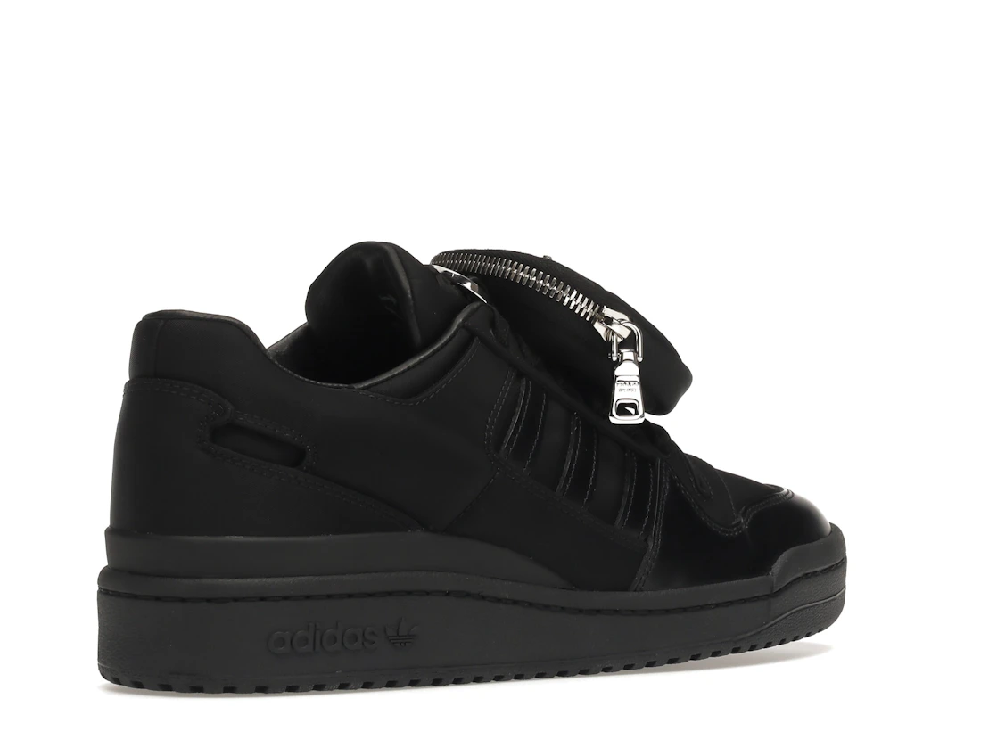 Vue 33 de adidas Forum Low Prada Black