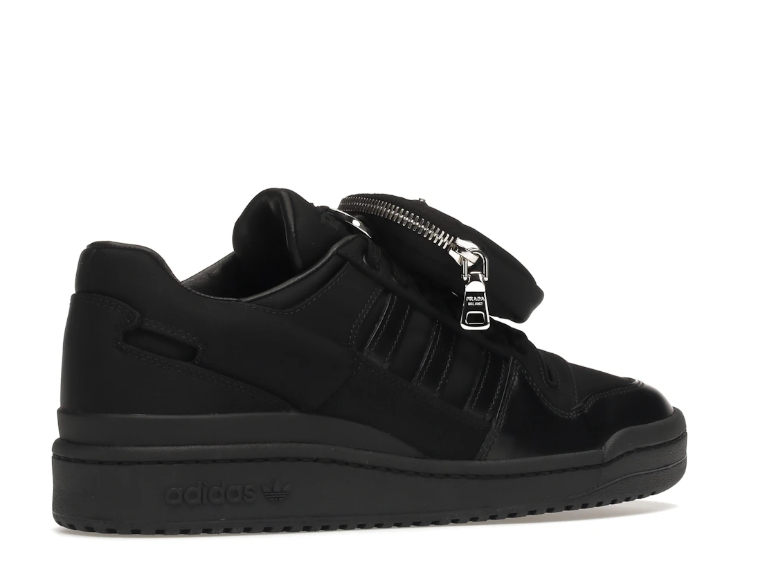 Vue 34 de adidas Forum Low Prada Black