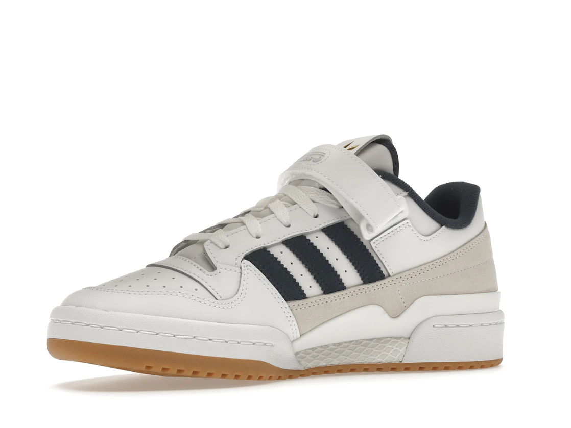 Vue 16 de adidas Forum Low White Navy Gum