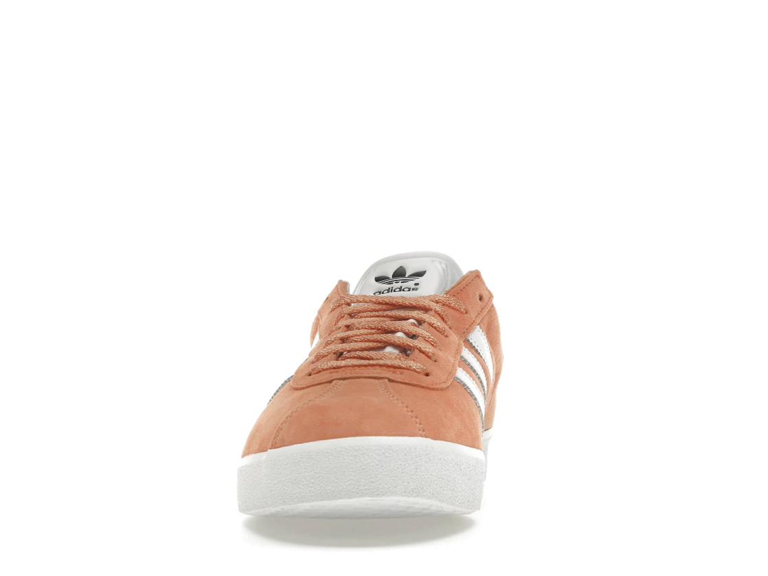 Vue 11 de adidas Gazelle 85 Orange Cloud White