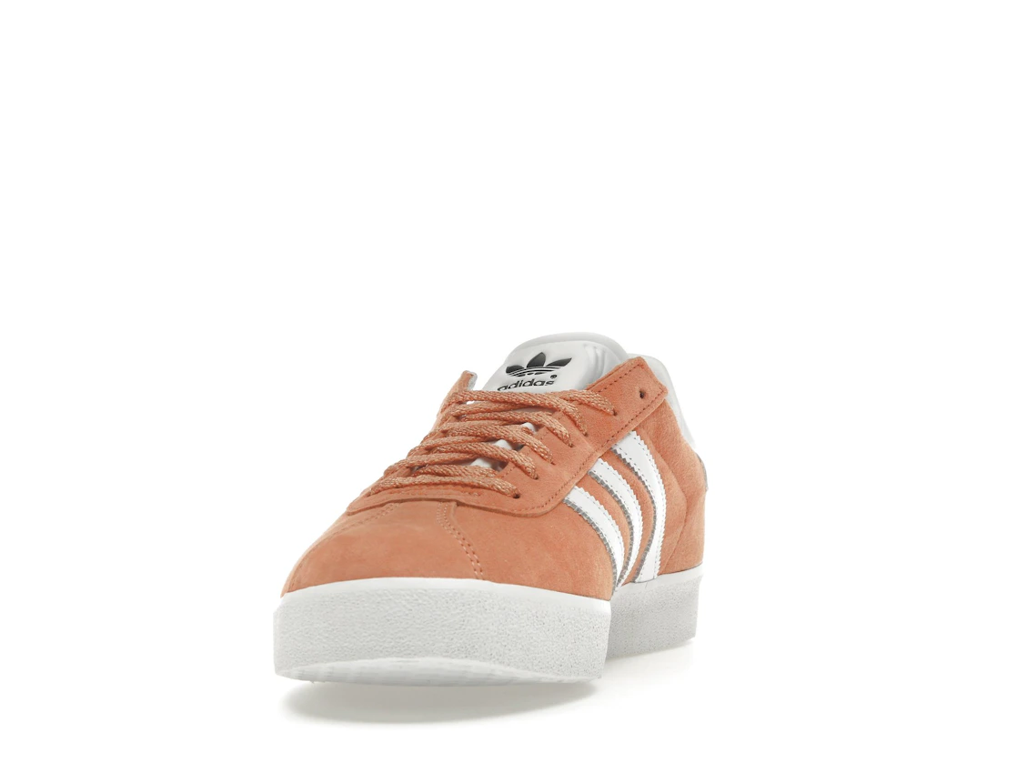 Vue 12 de adidas Gazelle 85 Orange Cloud White