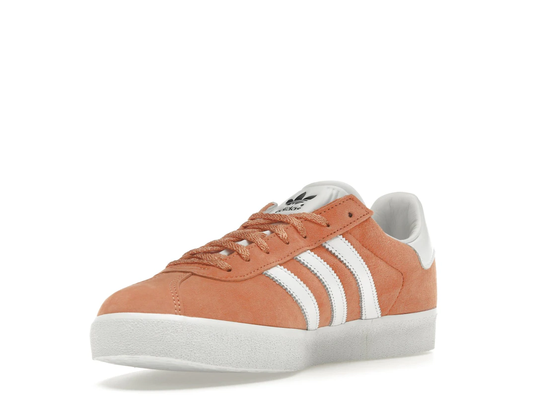 Vue 14 de adidas Gazelle 85 Orange Cloud White