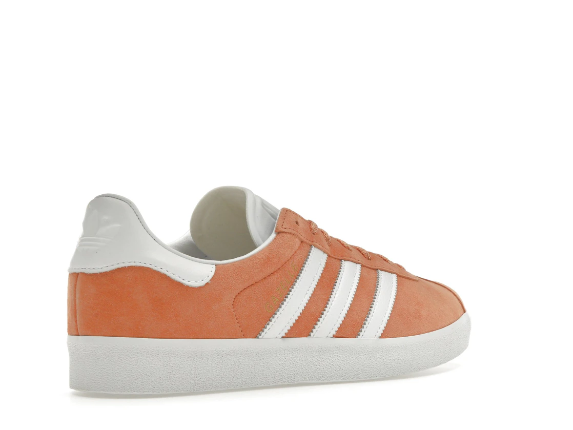 Vue 33 de adidas Gazelle 85 Orange Cloud White