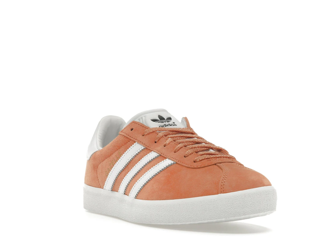 Vue 7 de adidas Gazelle 85 Orange Cloud White