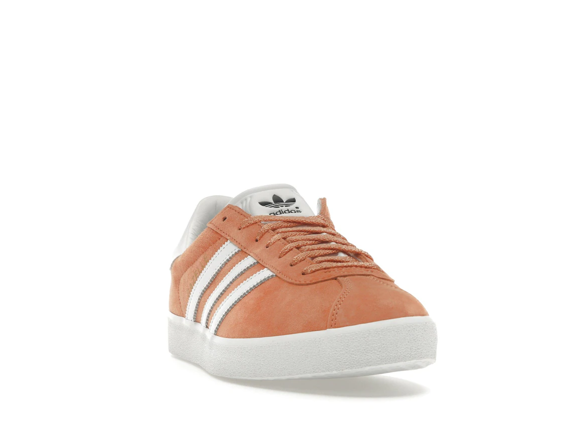 Vue 8 de adidas Gazelle 85 Orange Cloud White