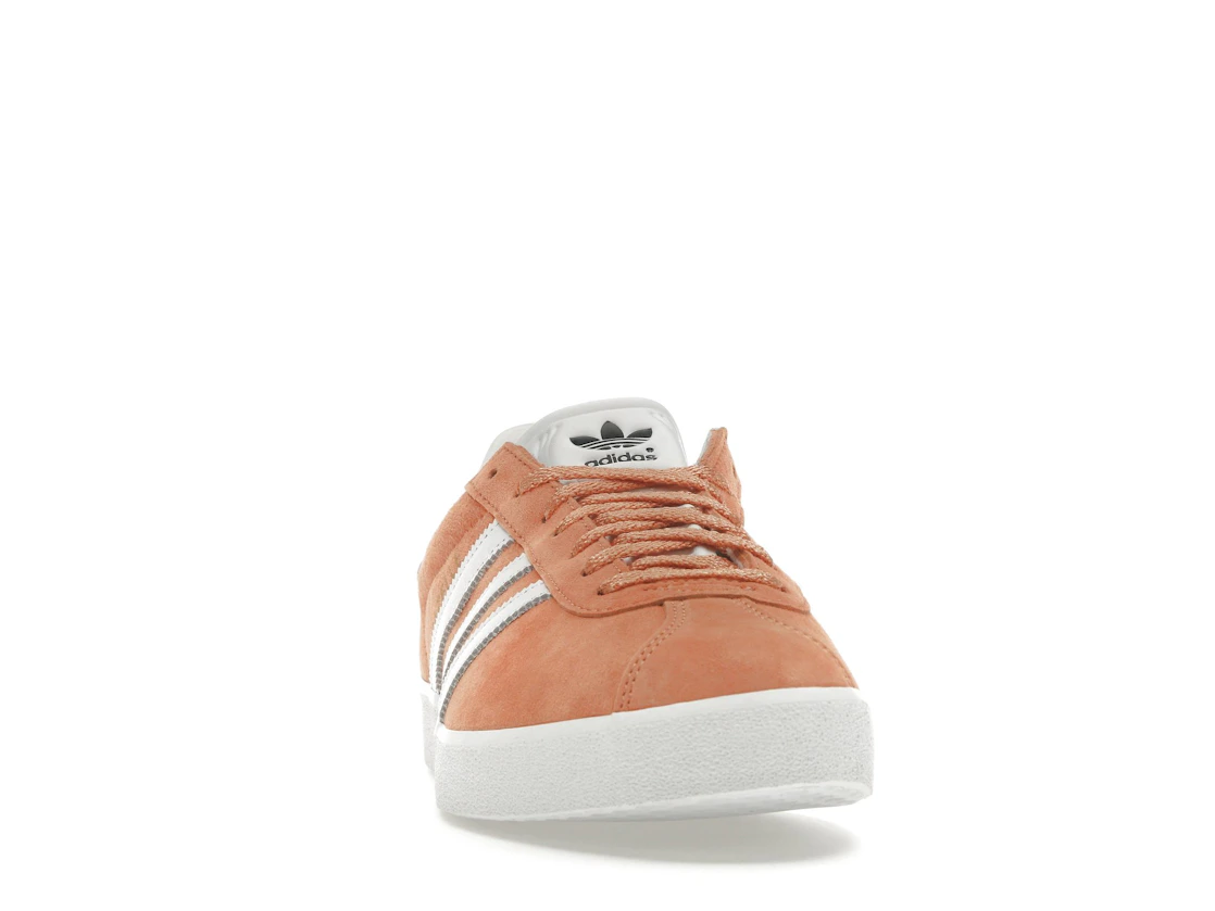 Vue 9 de adidas Gazelle 85 Orange Cloud White