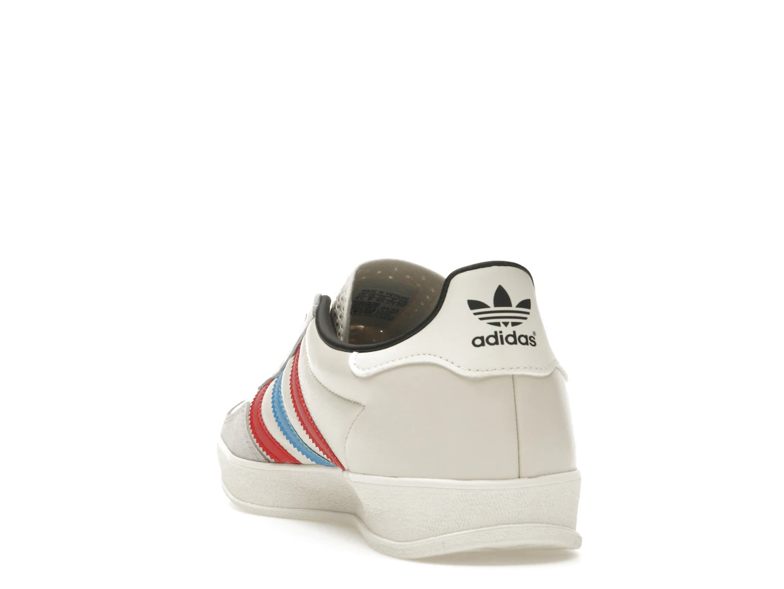 Vue 26 de adidas Gazelle Indoor Blue Bird Better Scarlet