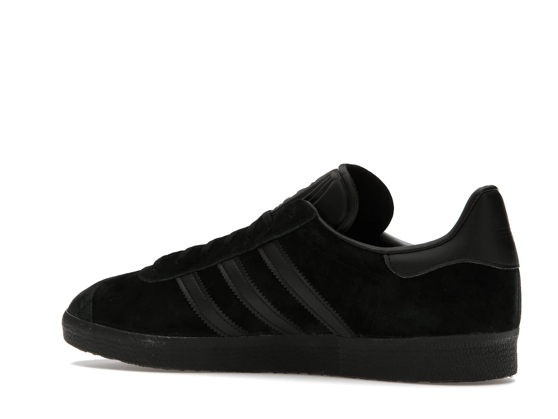 Vue 22 de adidas Gazelle Triple Black