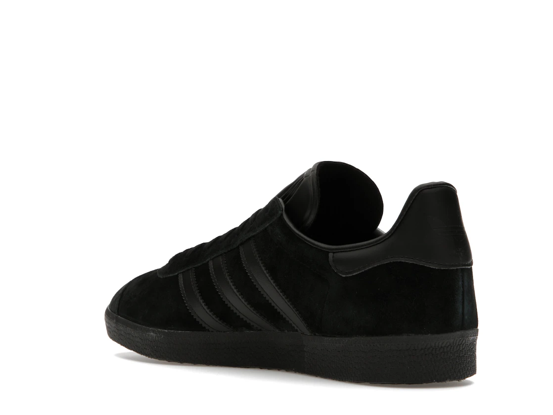 Vue 24 de adidas Gazelle Triple Black