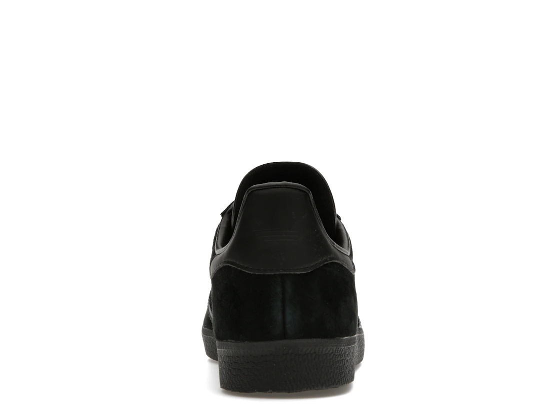 Vue 28 de adidas Gazelle Triple Black