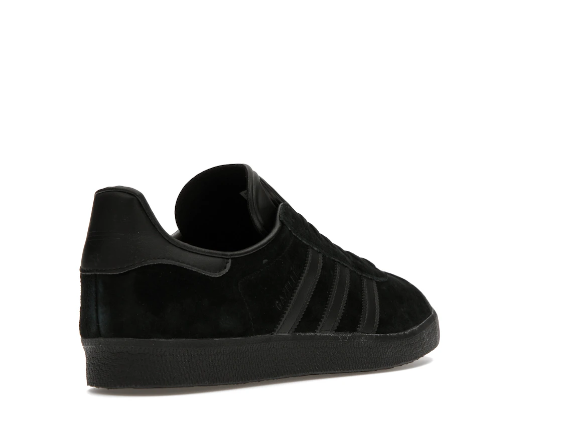 Vue 32 de adidas Gazelle Triple Black