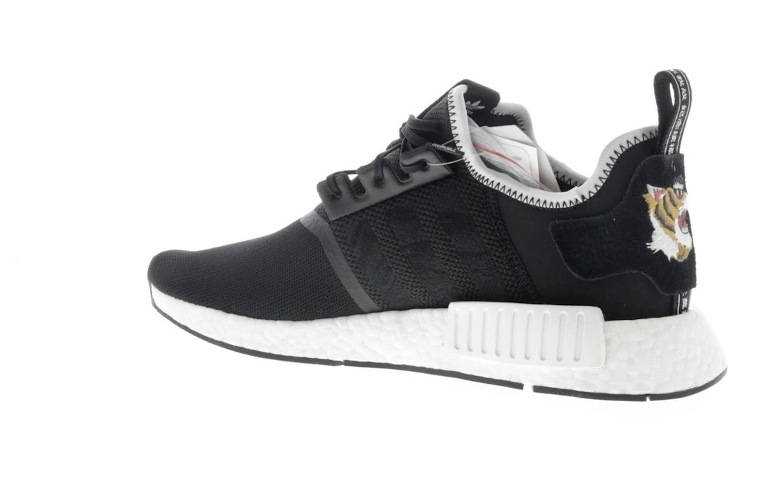 Vue 22 de adidas NMD R1 Neighborhood x Invincible