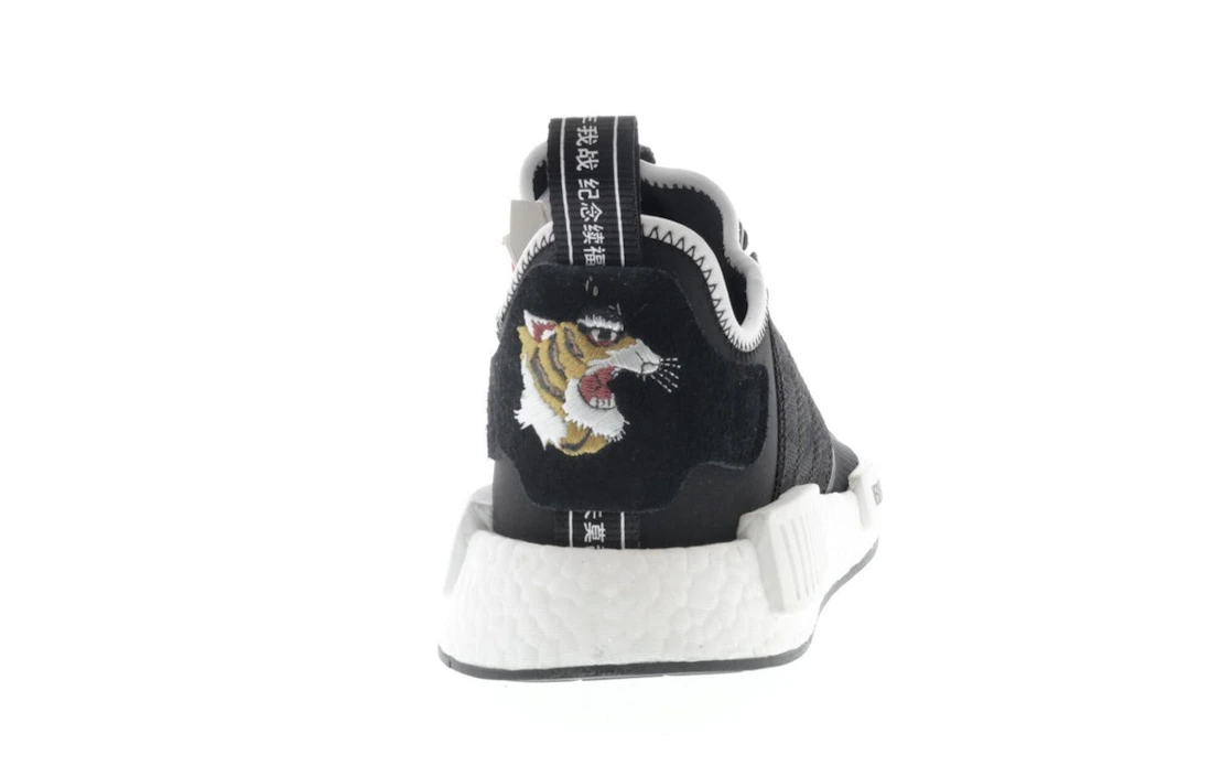 Vue 29 de adidas NMD R1 Neighborhood x Invincible