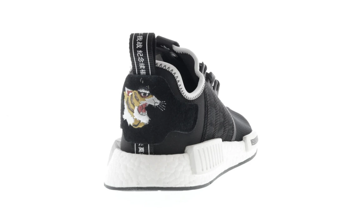Vue 30 de adidas NMD R1 Neighborhood x Invincible