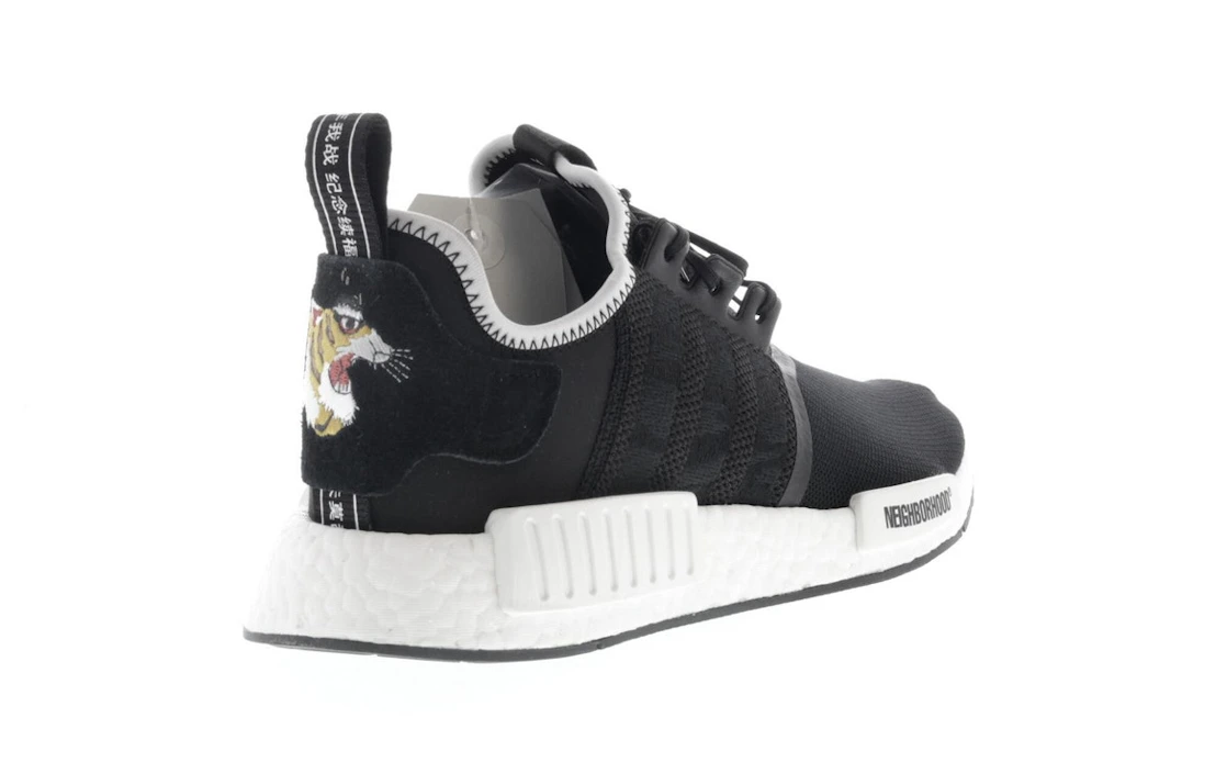 Vue 32 de adidas NMD R1 Neighborhood x Invincible