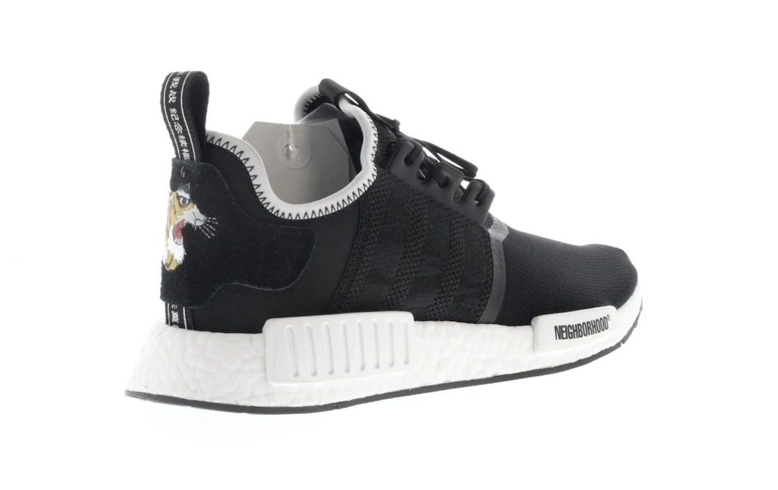 Vue 33 de adidas NMD R1 Neighborhood x Invincible