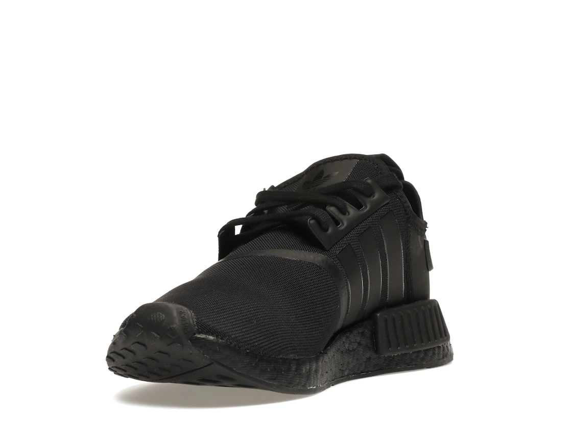 Vue 13 de adidas NMD R1 Triple Black (2019/2020)