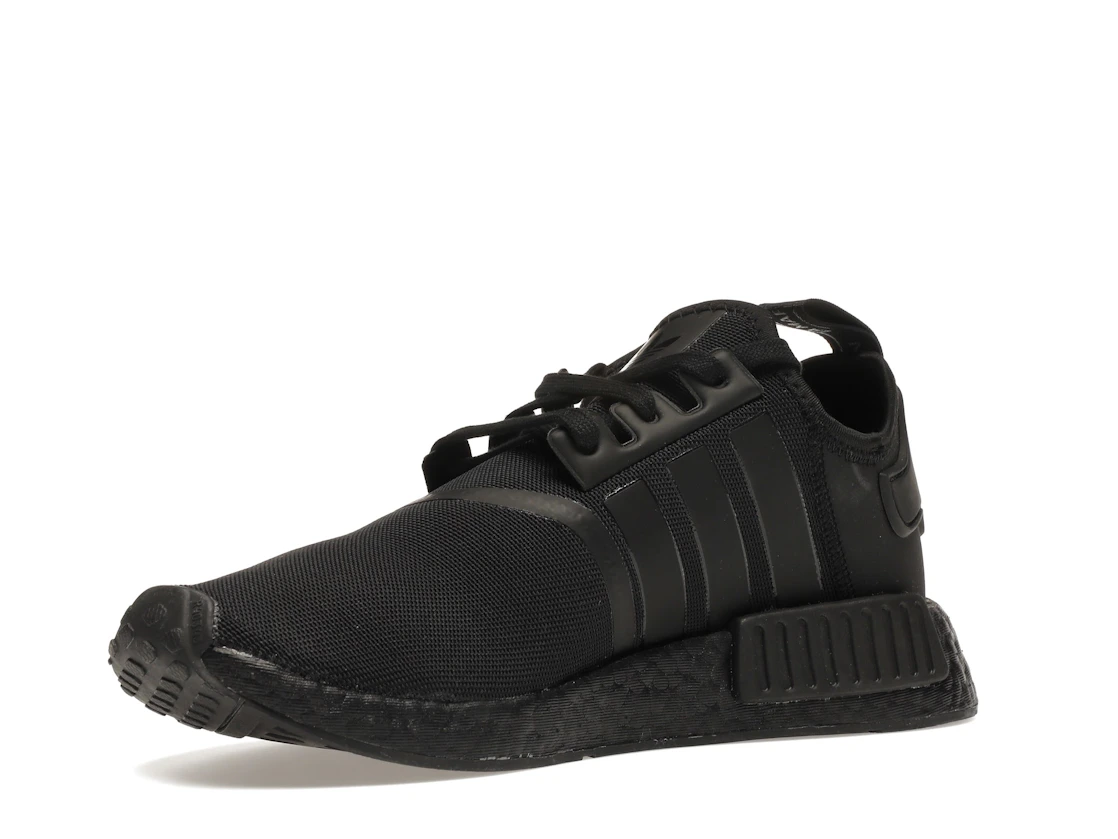 Vue 15 de adidas NMD R1 Triple Black (2019/2020)