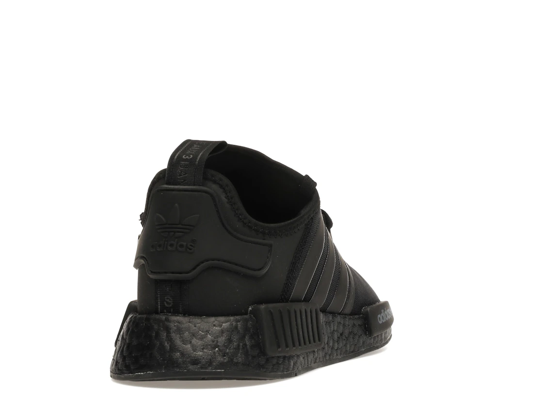 Vue 30 de adidas NMD R1 Triple Black (2019/2020)