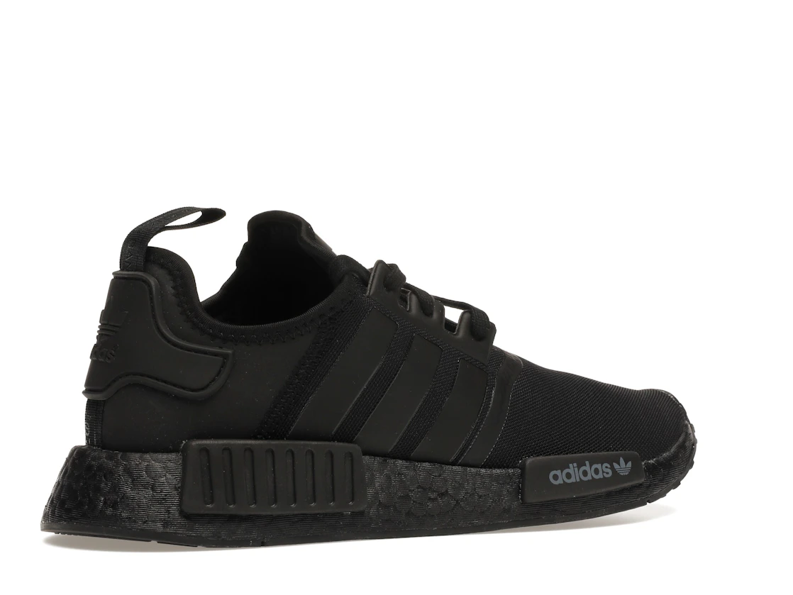Vue 34 de adidas NMD R1 Triple Black (2019/2020)