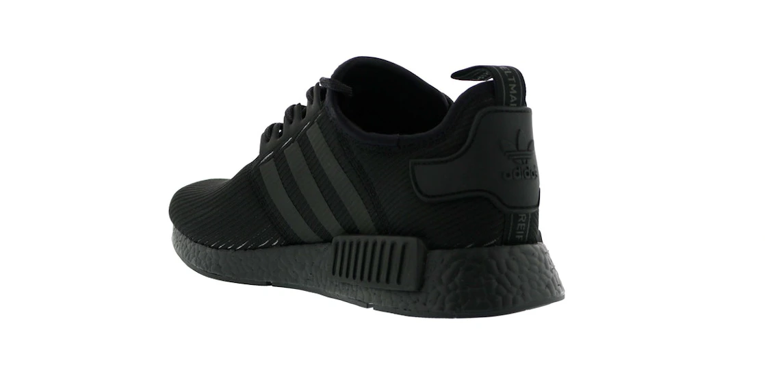 Vue 17 de adidas NMD R1 Triple Black Reflective