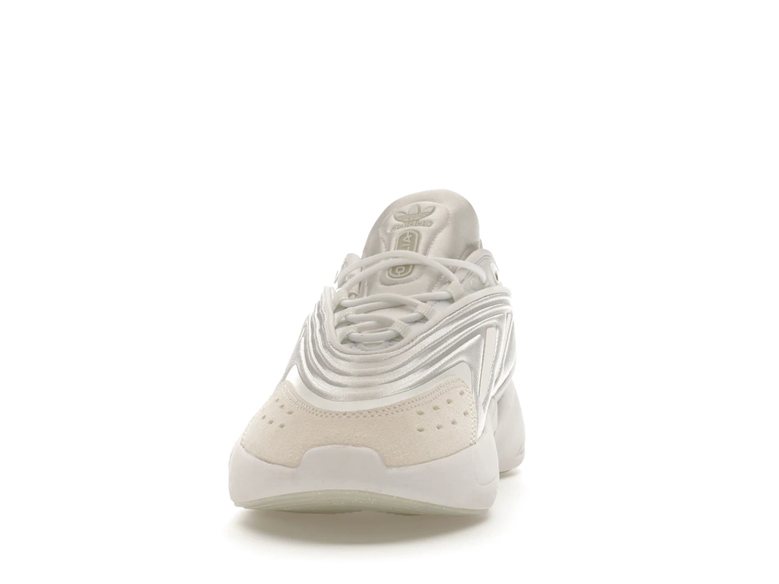 Vue 11 de adidas Ozelia Triple White 