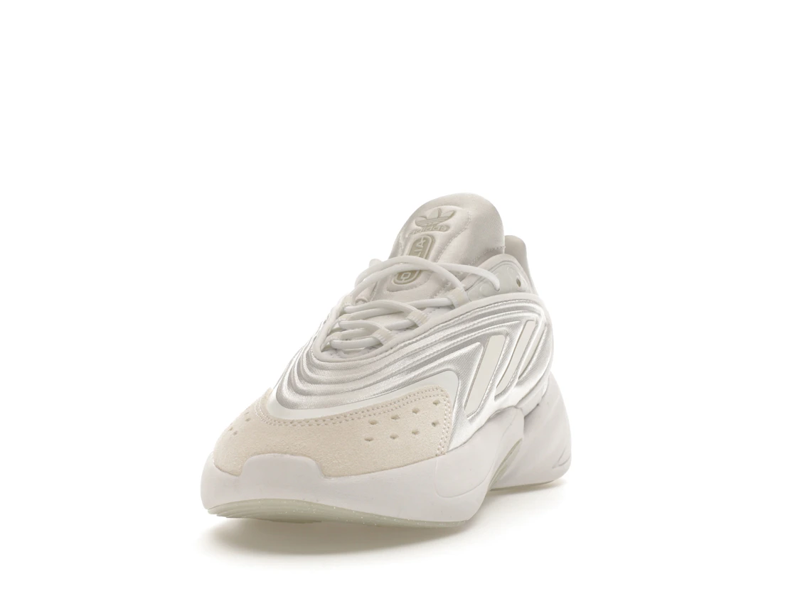Vue 12 de adidas Ozelia Triple White 