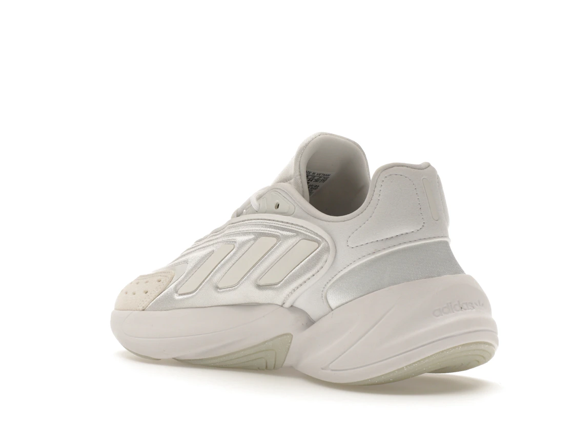 Vue 24 de adidas Ozelia Triple White 