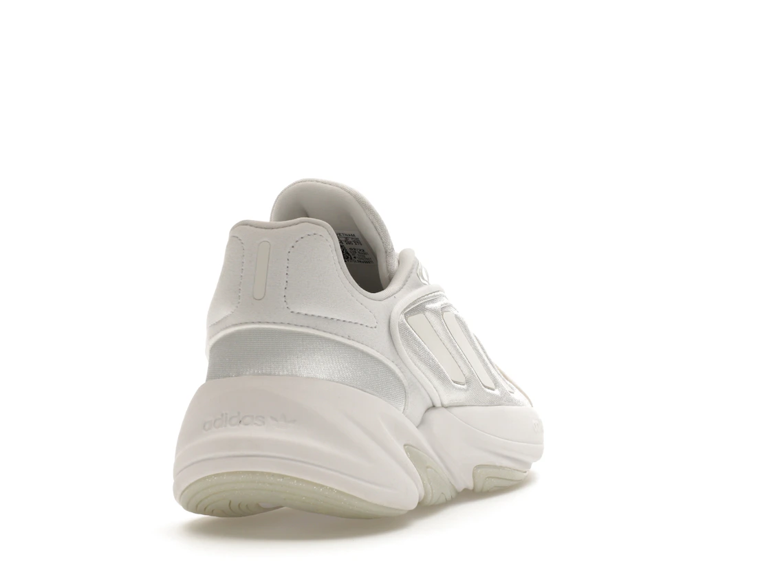 Vue 30 de adidas Ozelia Triple White 
