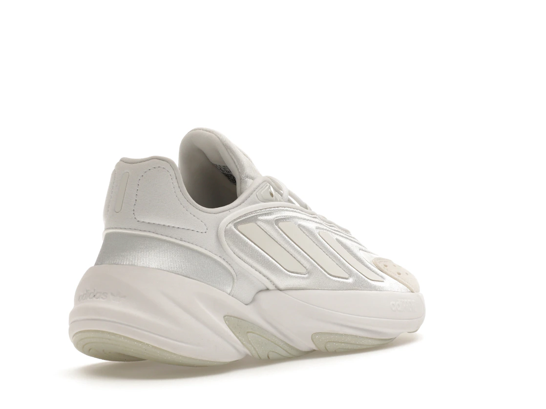 Vue 32 de adidas Ozelia Triple White 
