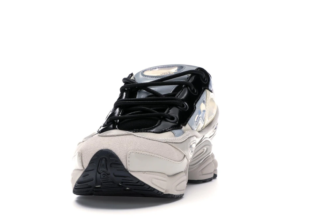 Vue 12 de adidas Ozweego 3 Raf Simons Cream White Core Black