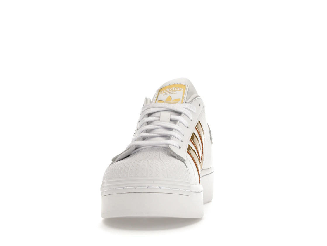 Vue 11 de adidas Superstar Bold HER Studio London Floral 