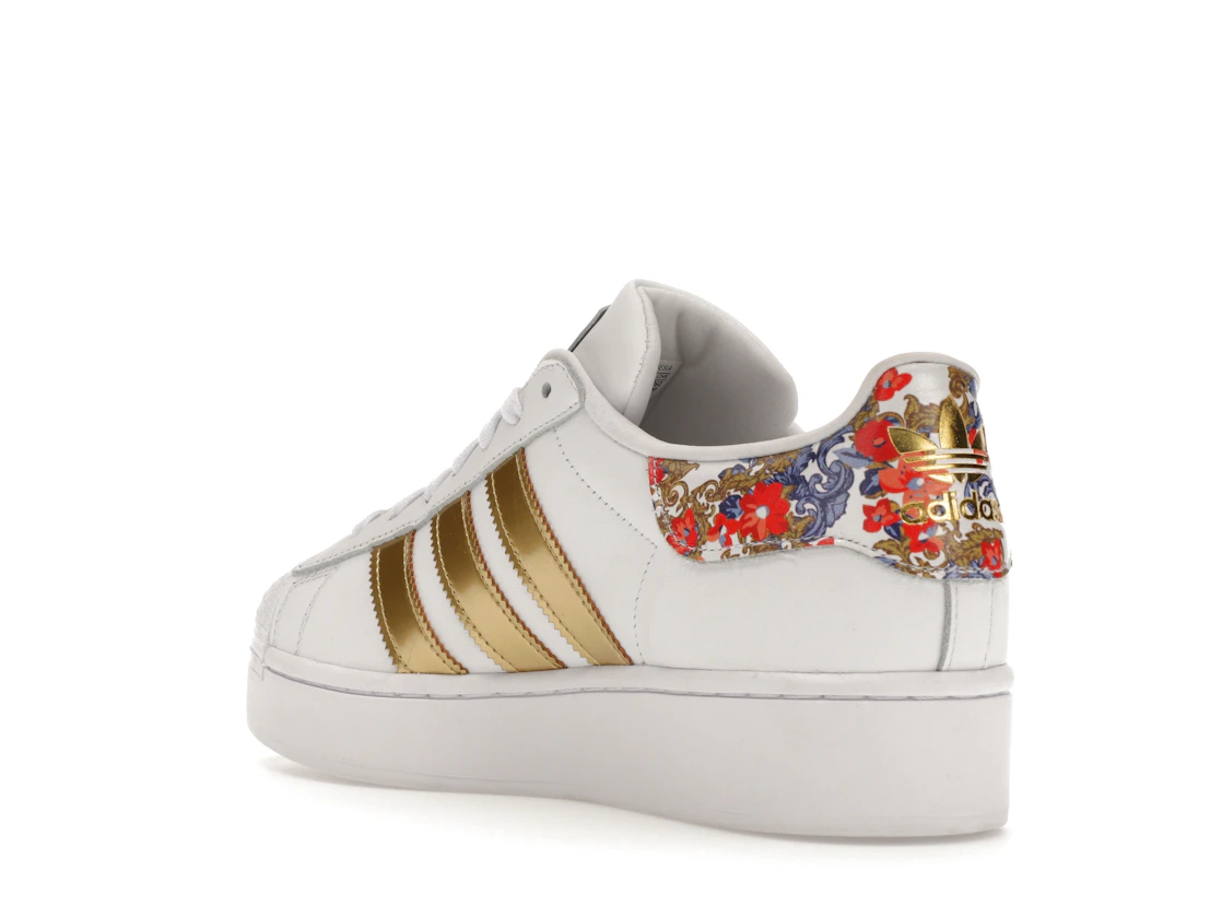 Vue 24 de adidas Superstar Bold HER Studio London Floral 