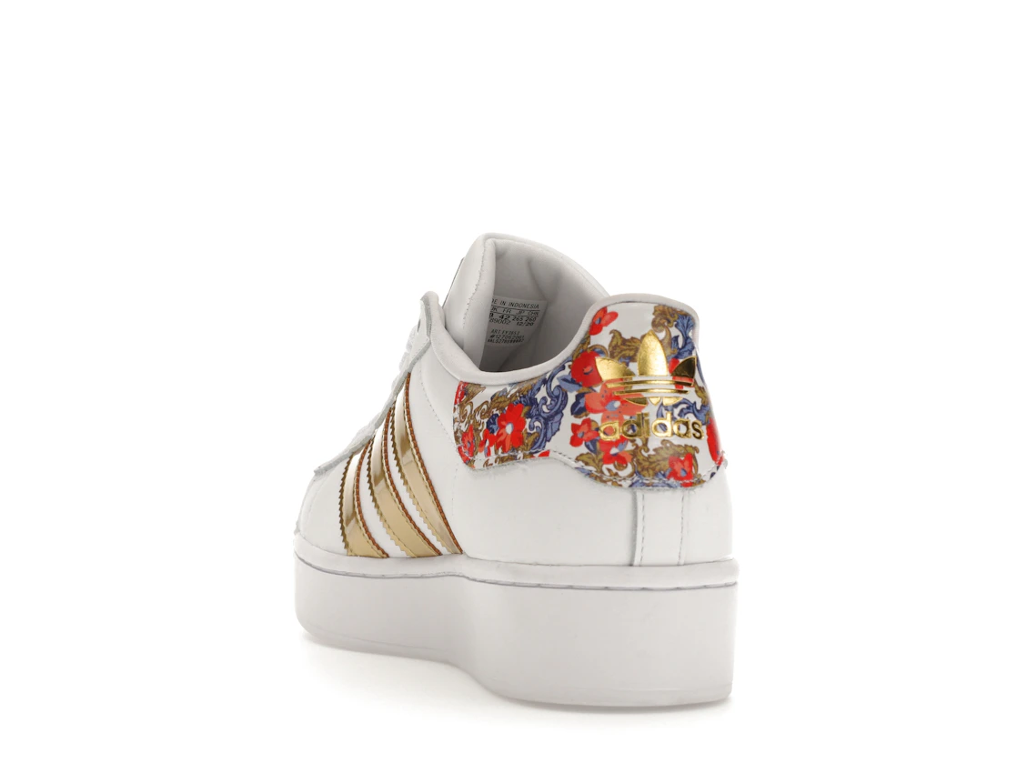Vue 26 de adidas Superstar Bold HER Studio London Floral 