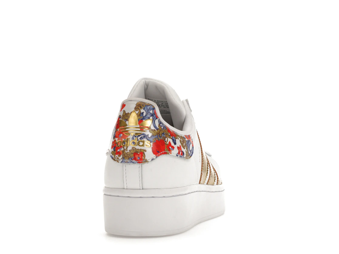 Vue 29 de adidas Superstar Bold HER Studio London Floral 