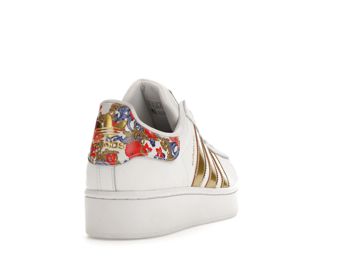 Vue 30 de adidas Superstar Bold HER Studio London Floral 