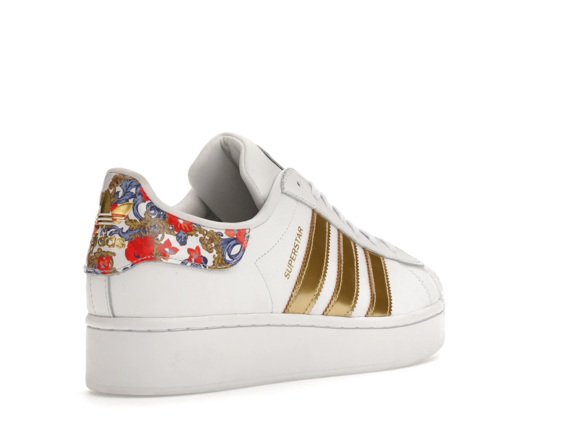 Vue 32 de adidas Superstar Bold HER Studio London Floral 