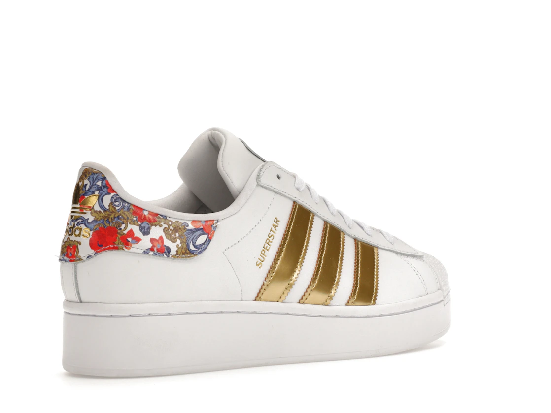 Vue 33 de adidas Superstar Bold HER Studio London Floral 