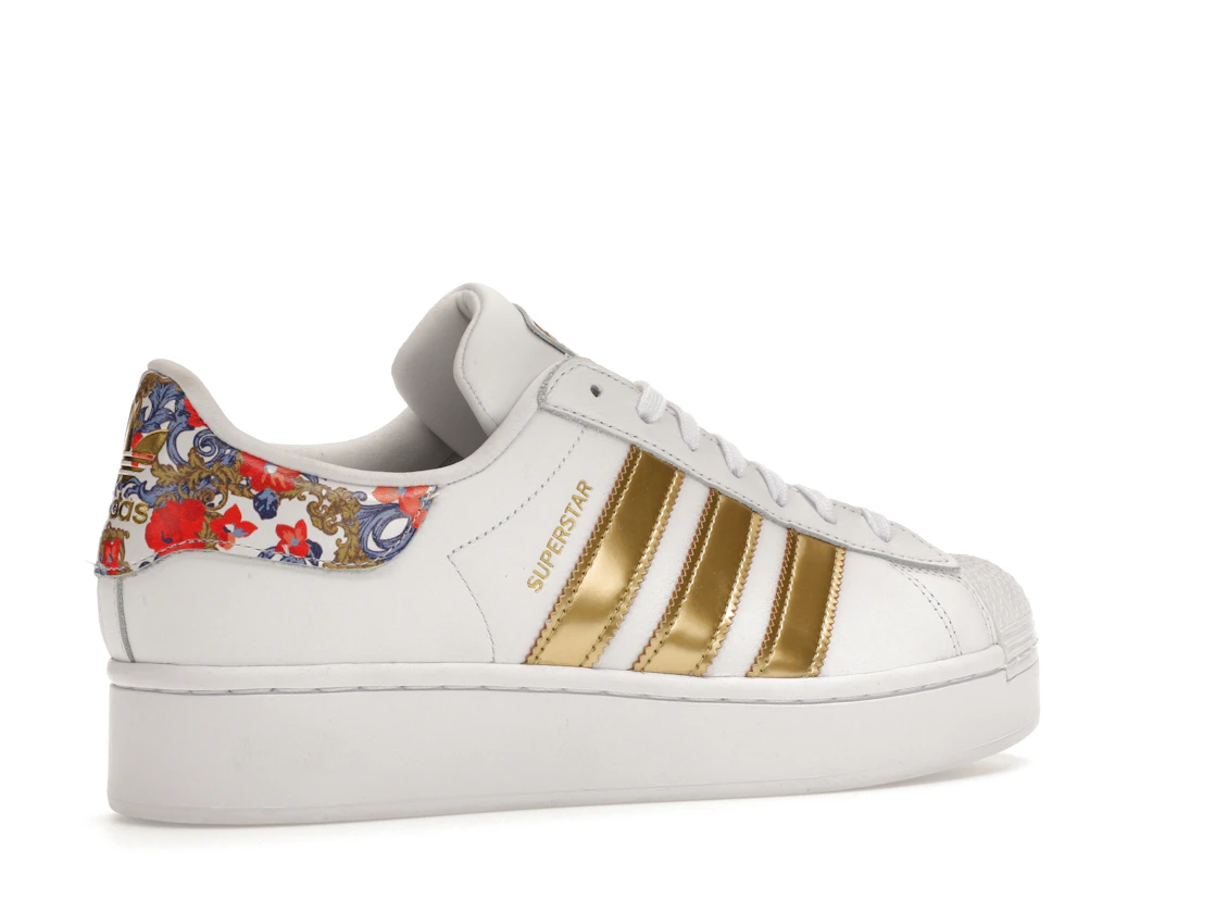 Vue 34 de adidas Superstar Bold HER Studio London Floral 