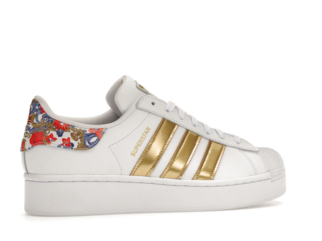 Vue 35 de adidas Superstar Bold HER Studio London Floral 
