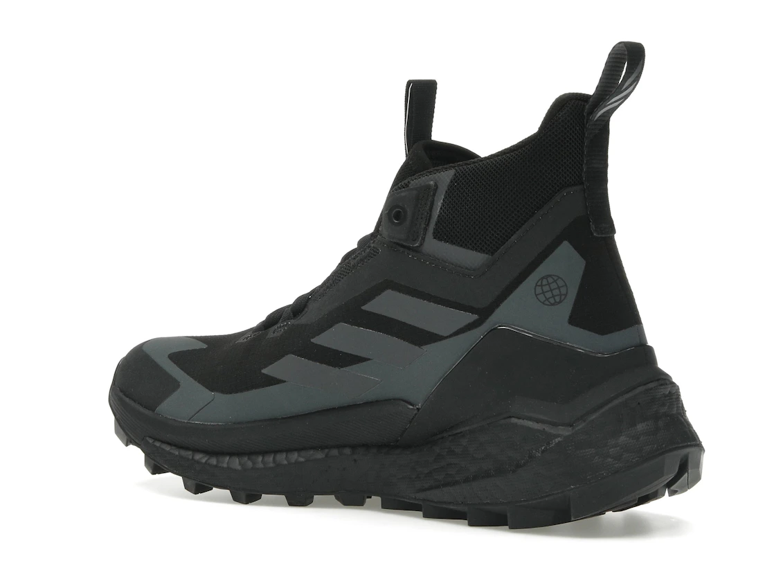 Vue 23 de adidas Terrex Free Hiker 2 Core Black Grey 