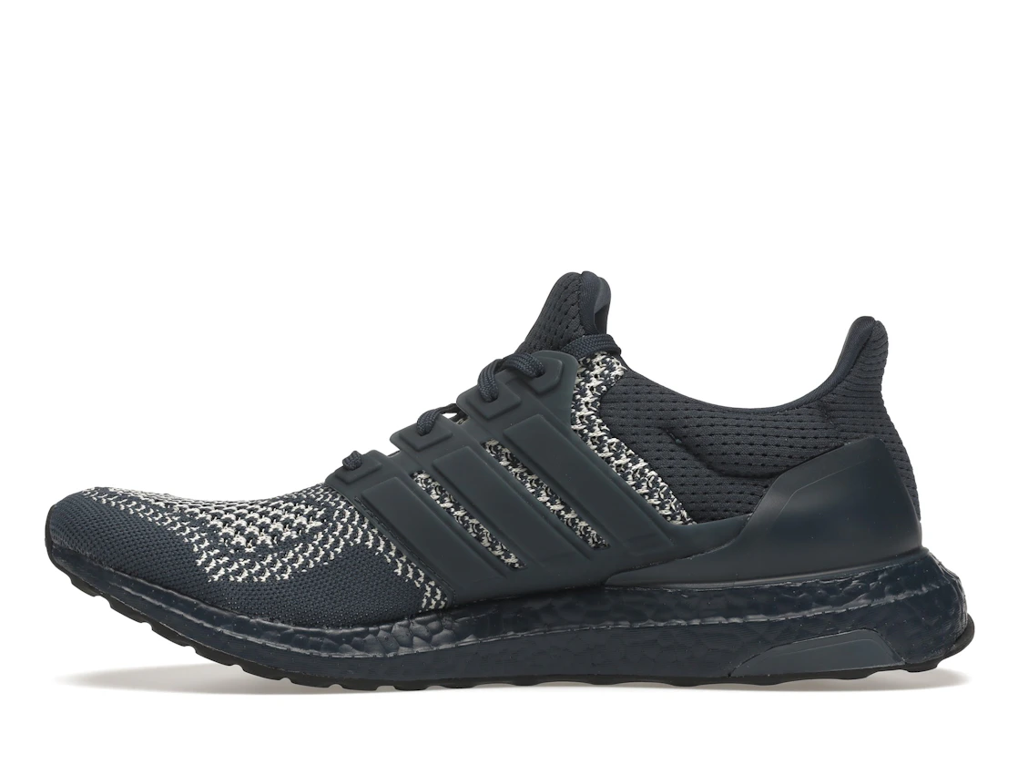 Vue 19 de adidas Ultra Boost 1.0 DNA Crew Navy