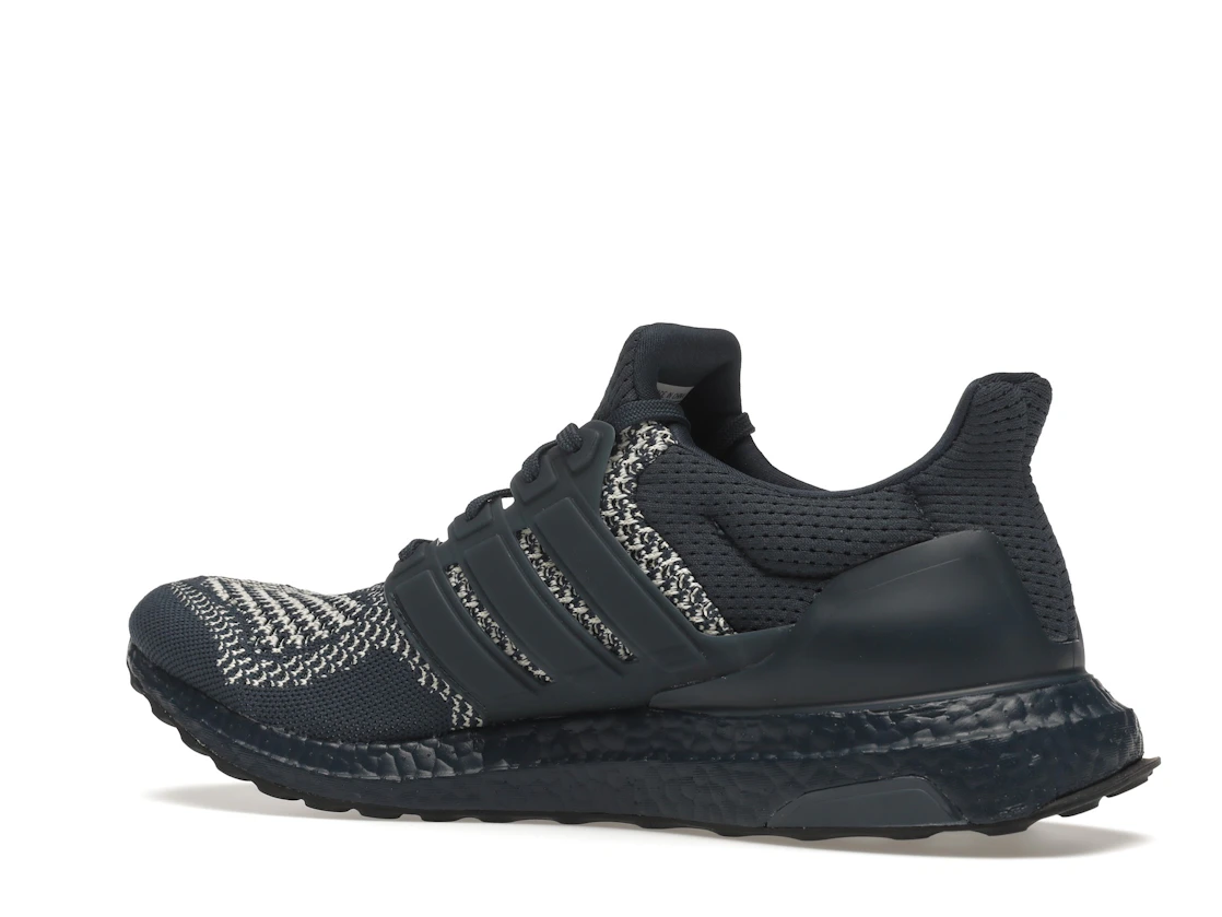 Vue 22 de adidas Ultra Boost 1.0 DNA Crew Navy