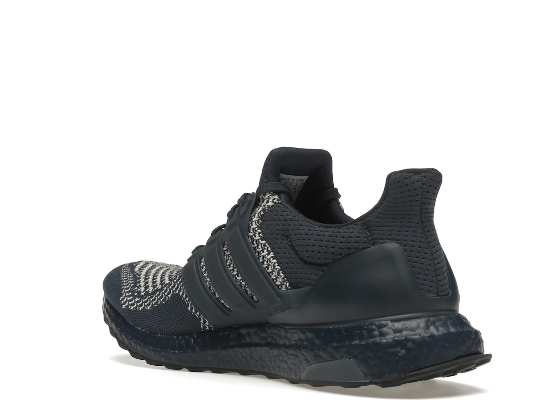 Vue 24 de adidas Ultra Boost 1.0 DNA Crew Navy