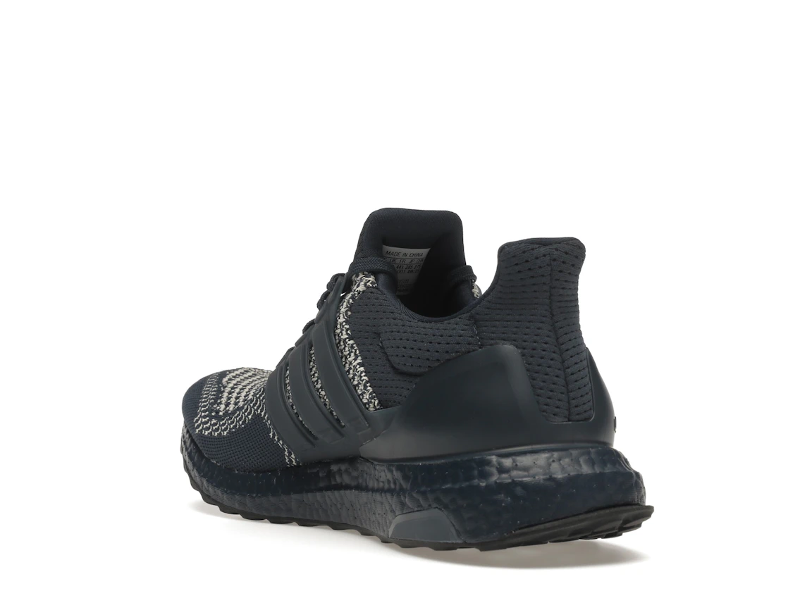 Vue 25 de adidas Ultra Boost 1.0 DNA Crew Navy