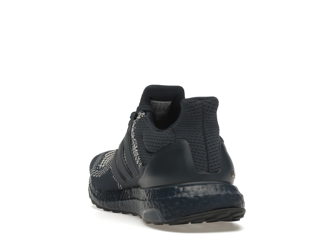 Vue 26 de adidas Ultra Boost 1.0 DNA Crew Navy