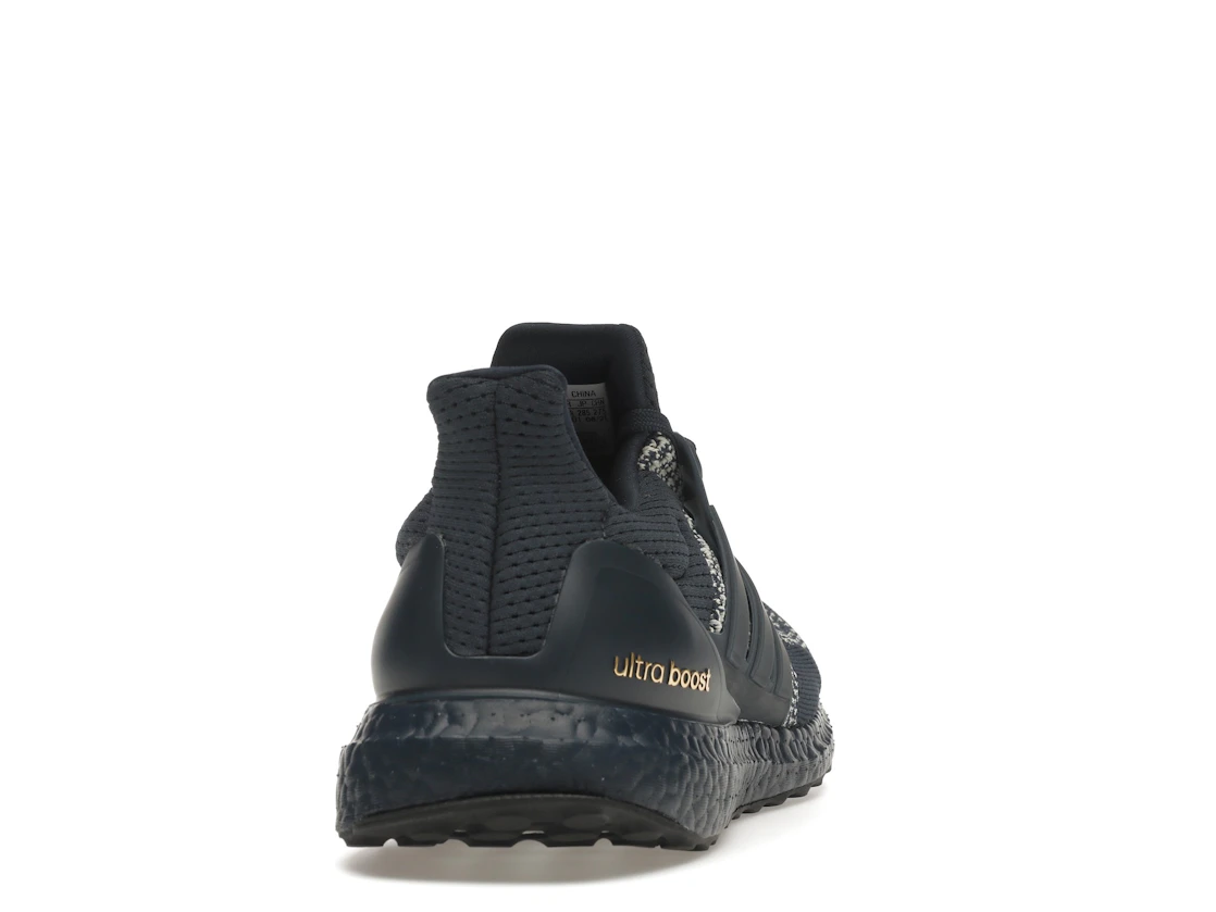 Vue 29 de adidas Ultra Boost 1.0 DNA Crew Navy