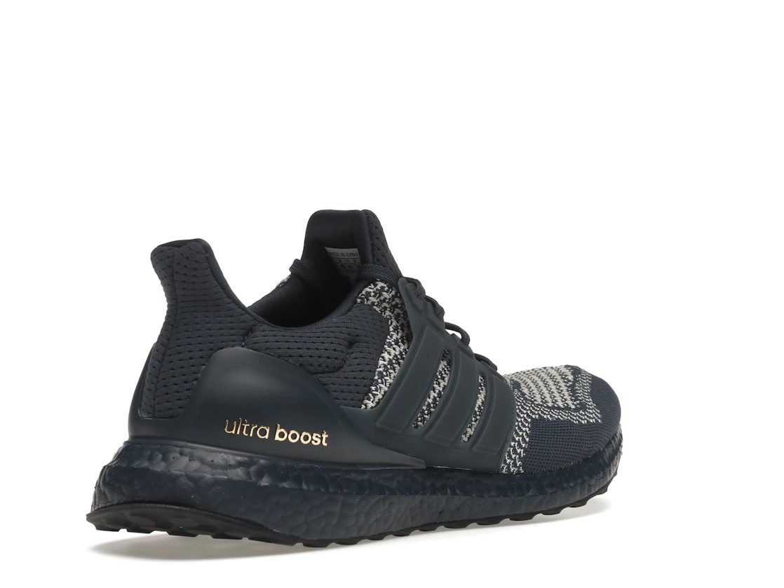 Vue 32 de adidas Ultra Boost 1.0 DNA Crew Navy