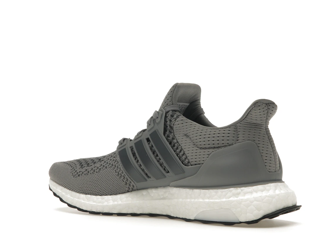 Vue 23 de adidas Ultra Boost 1.0 DNA Grey